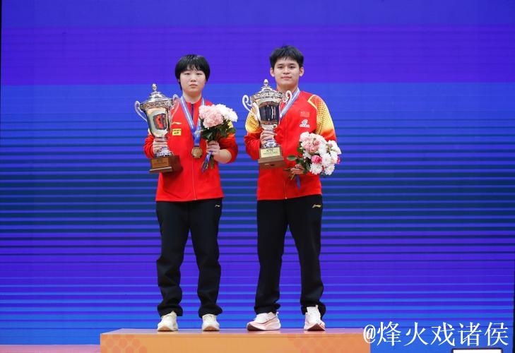 国乒护台太强！蒯曼顶住申裕斌爆冲，林诗栋致命反杀，握拳庆祝